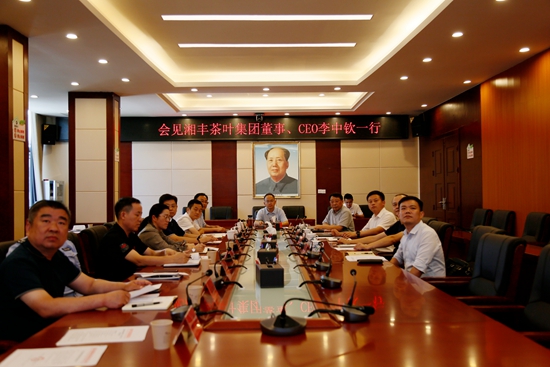 KY平台-KY（中国）一站式服务平台集团董事CEO李中钦博士拜会武陵源区委书记张龚