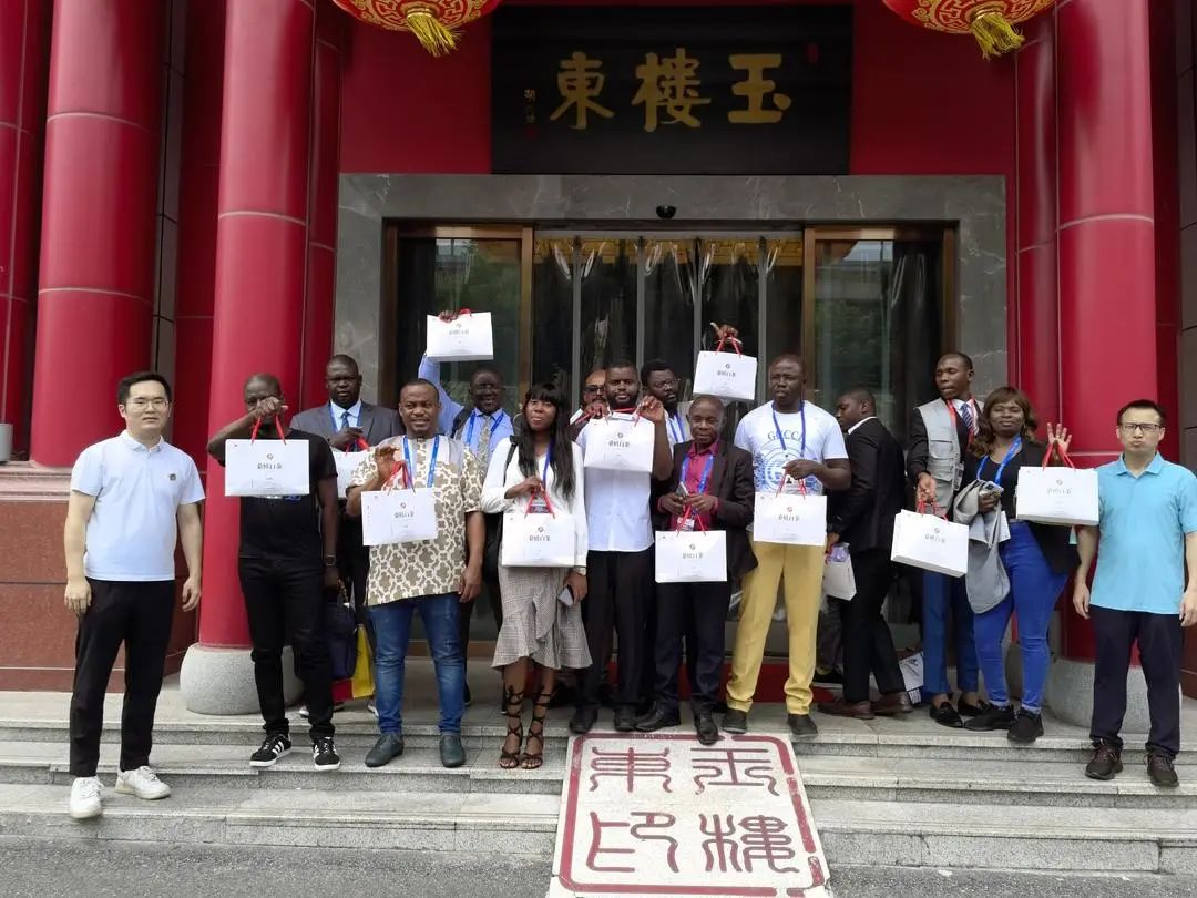KY平台-KY(中国)一站式服务平台桑植白茶亮相“第三届中非经贸博览会” KY平台-KY(中国)一站式服务平台桑植白茶亮相“第三届中非经贸博览会”